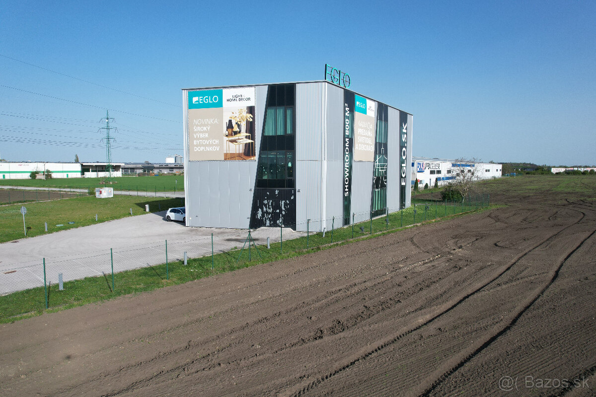 Predajňa, showroom, administrativa a sklad - 11
