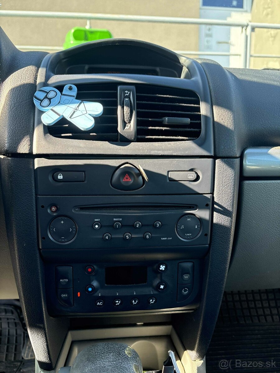 Renault Clio 1.4 16v - 11