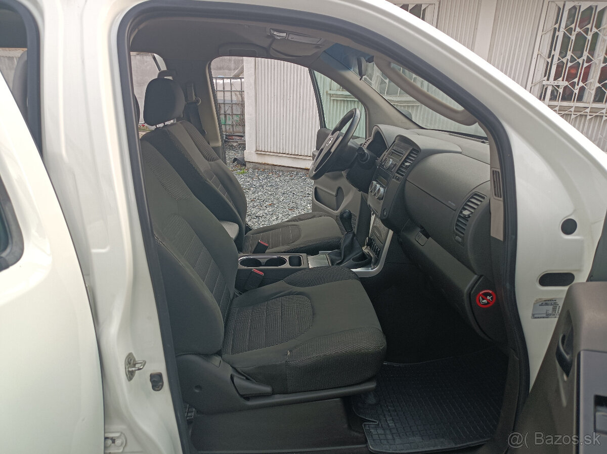 Nissan Pathfinder, 140kw,4x4,s.kniha,7míst.manuál - 11