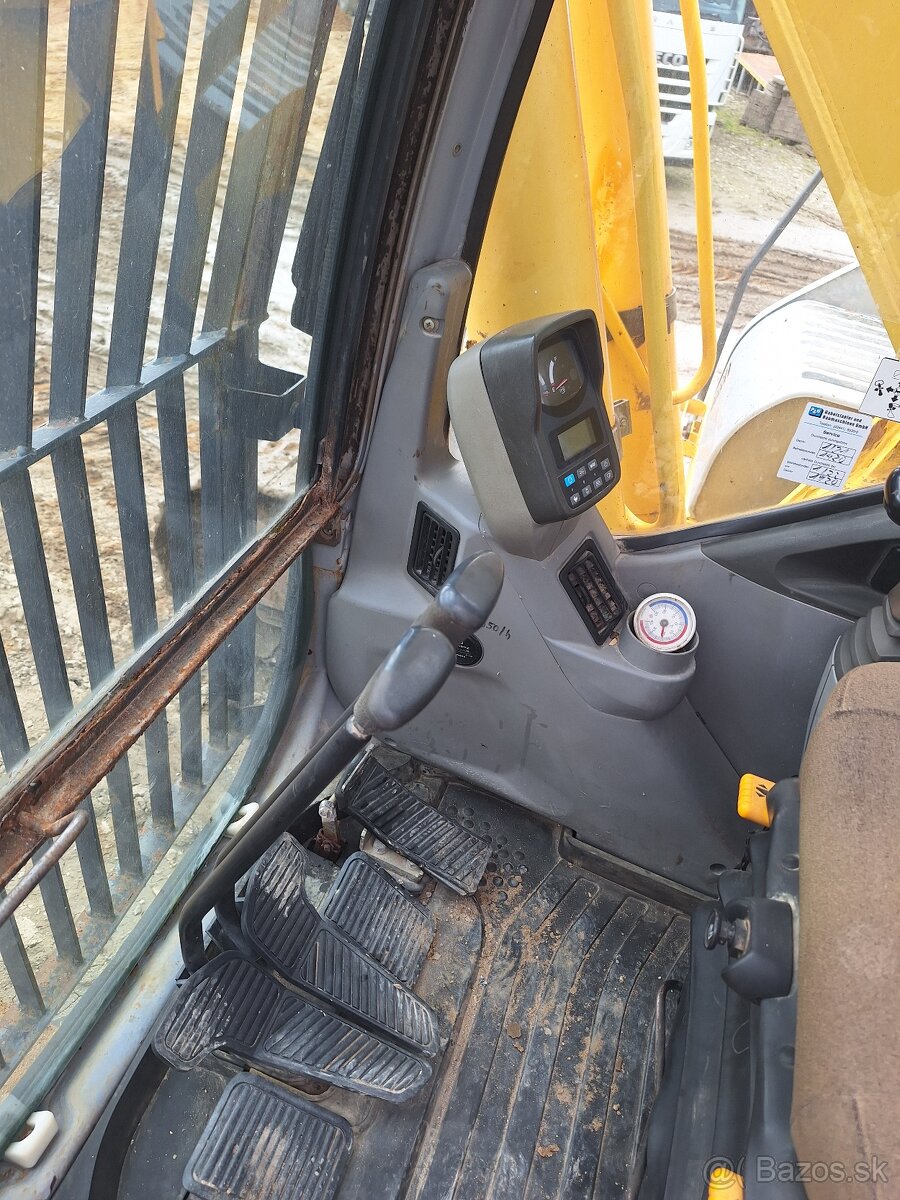 New Holland E305 - 11