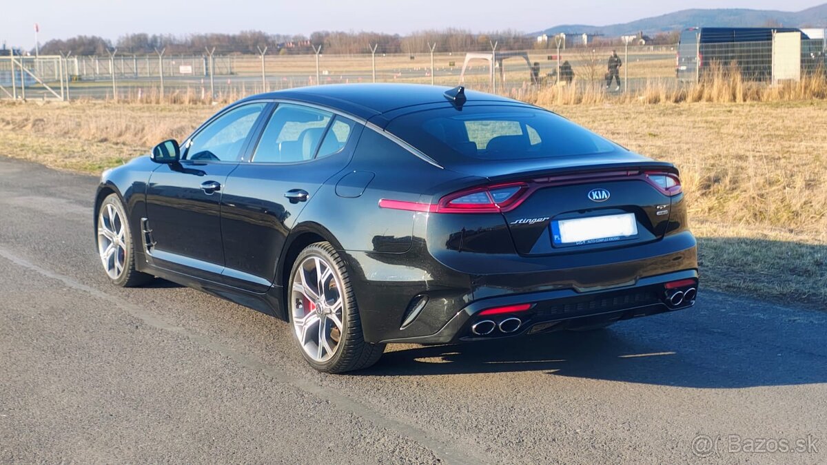 Kia Stinger 3.3 V6 biturbo 4x4 370koni - 11