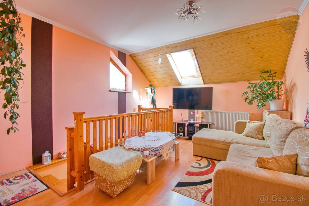 Na predaj dva byty, garáž, dvor, terasa, centrum mesta Veľký - 11