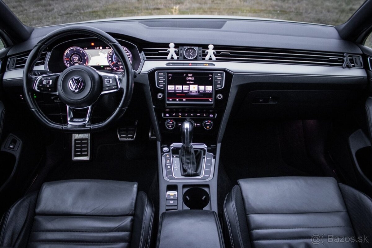 Volkswagen Passat Variant 2.0 BiTDI R-Line 4MOTION DSG - 11