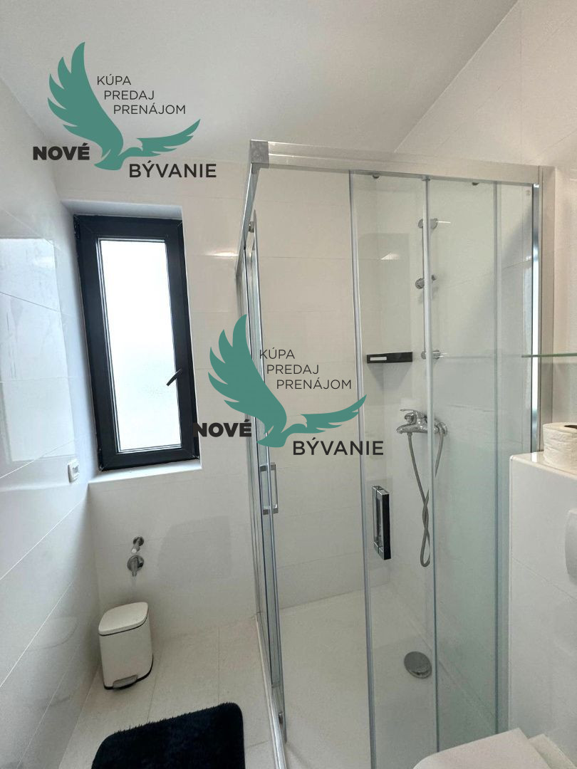 Luxusná novostavba vila s bazénom blízko mora a výhľadom na - 11