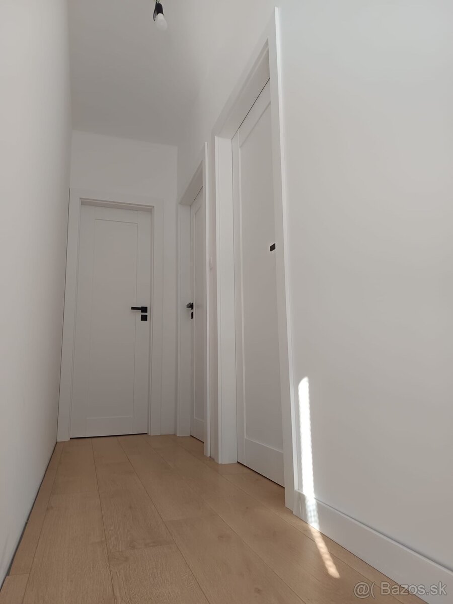 Trojizbový byt-mezonet - 11