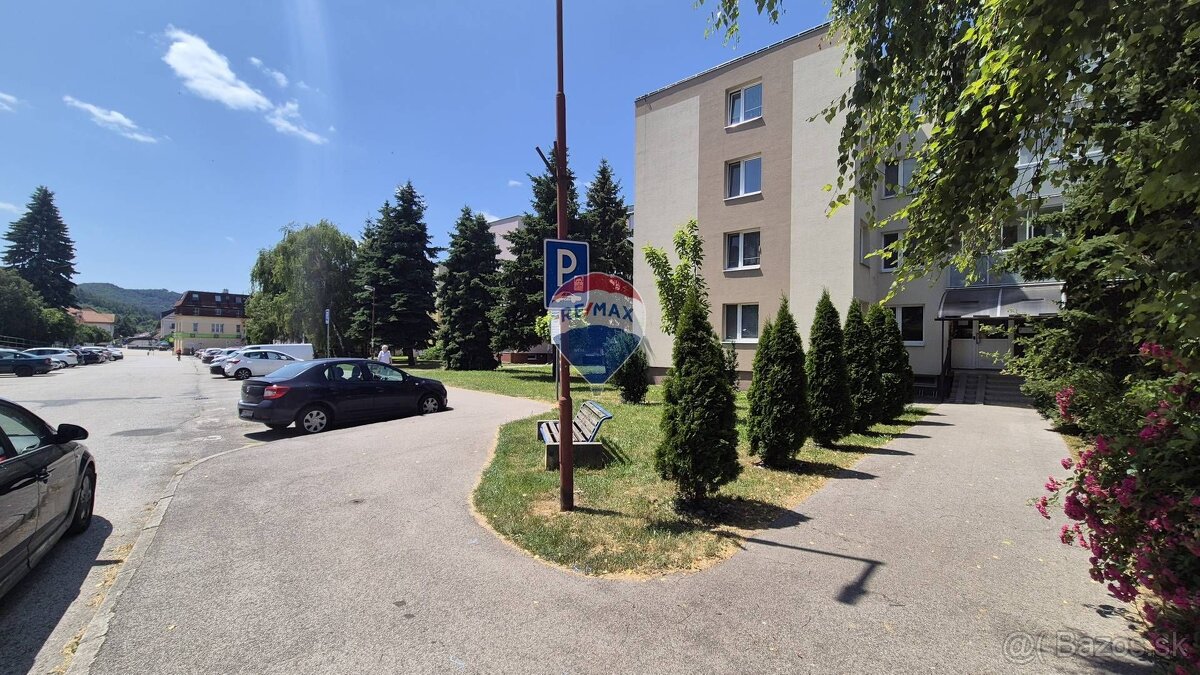 Garsónka 30 m2 v centre Brezová pod Bradlom - 11