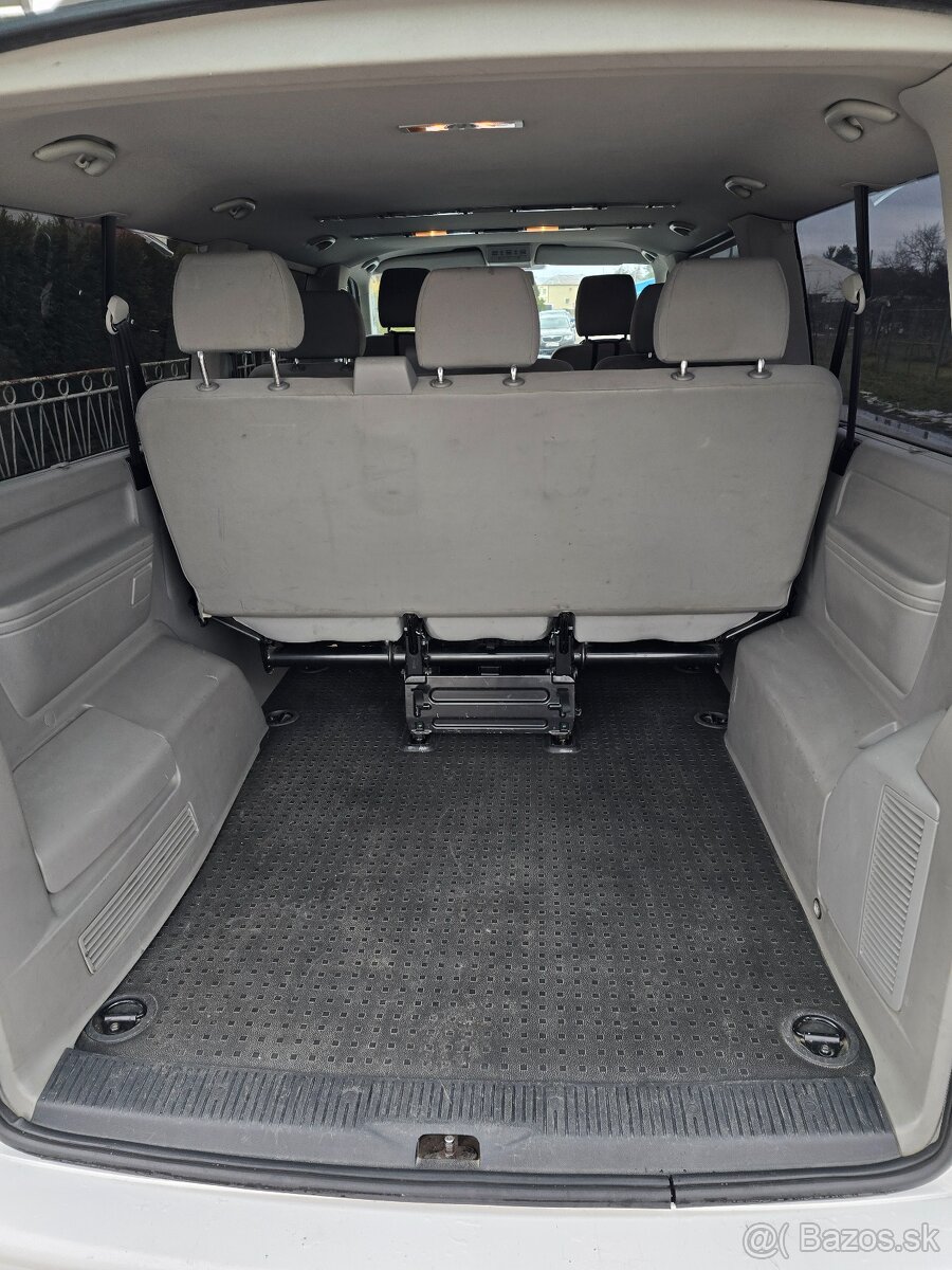 Volkswagen Caravelle 2,0TDi - 11