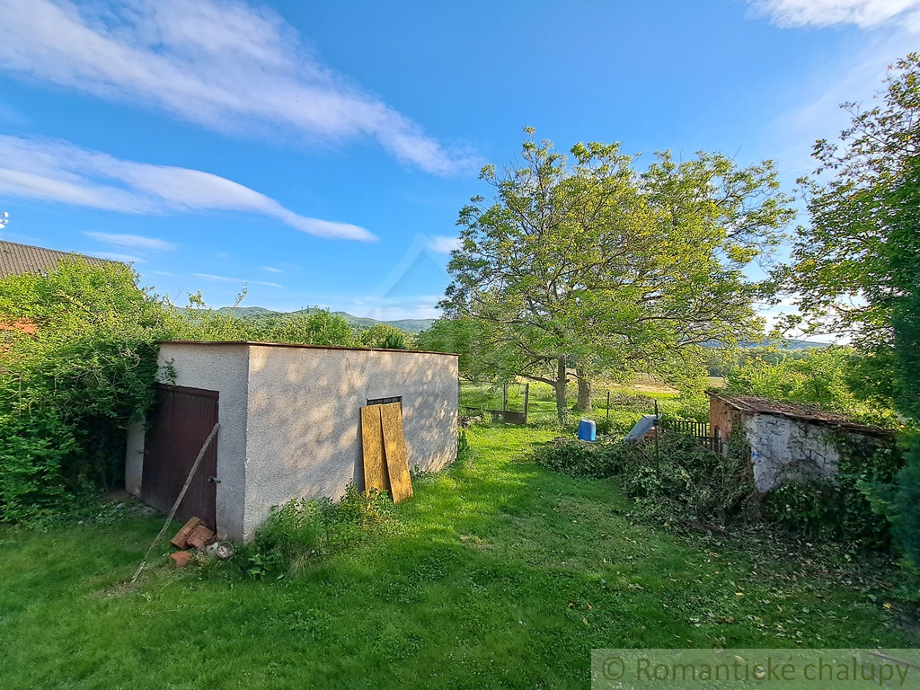 Dom v krásnej obci Podhorany s lesným prostredím, pozemok - 11