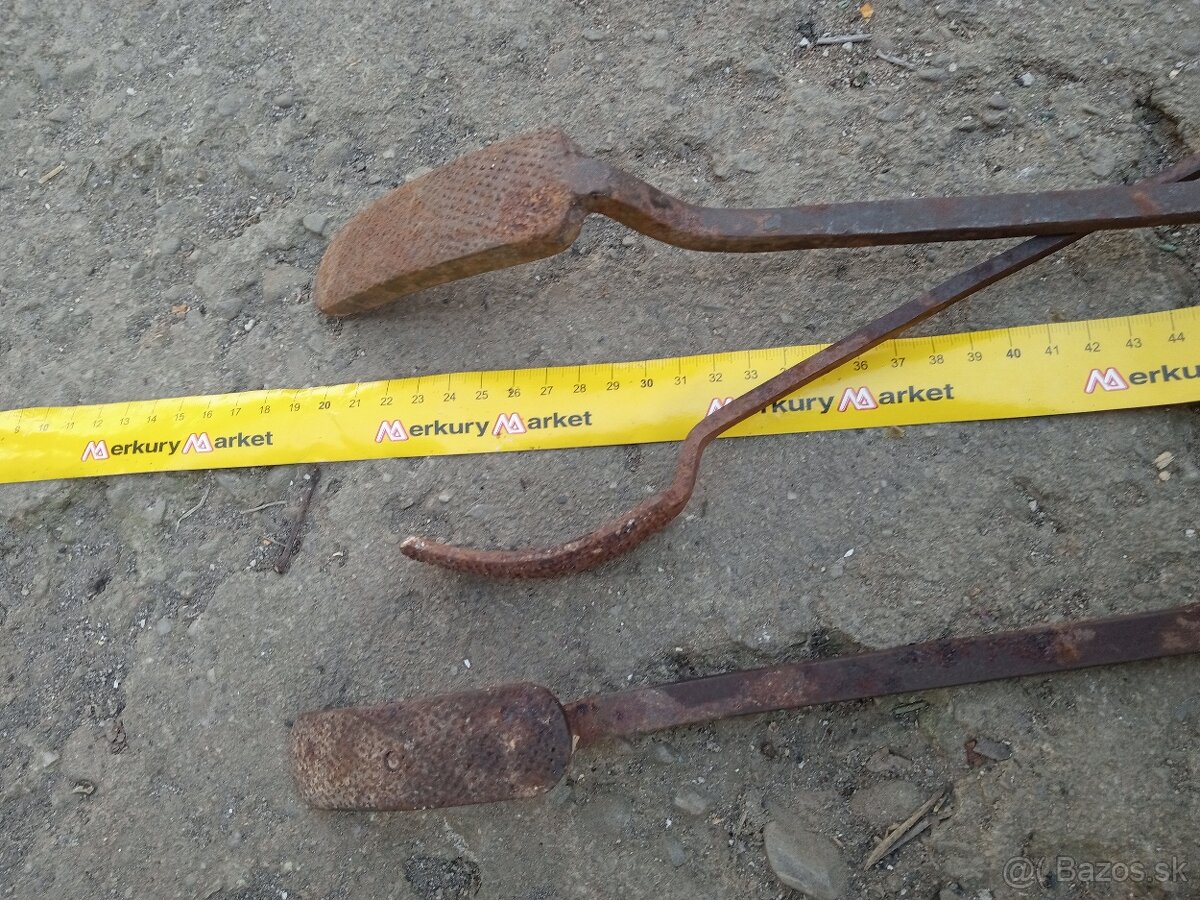 Staré náradie s drevenou rukoväťou - 11