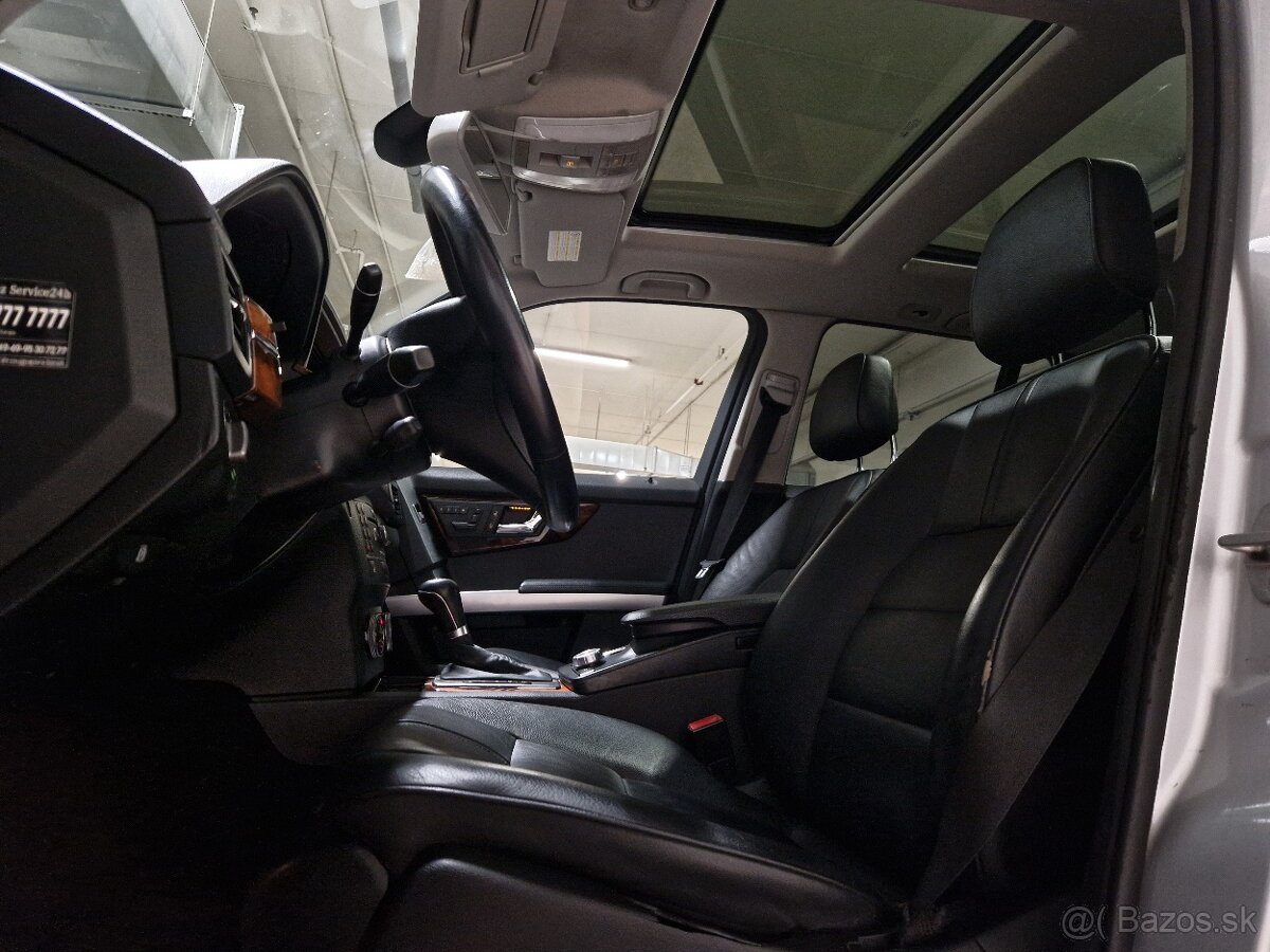Mercedes-Benz GLK V6 3,0L 320 CDI 4MATIC Auto Pano Ťažné - 11