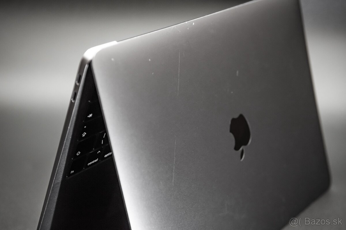 Apple MacBook Air 13" i5 16GB/256GB 2019 - 11