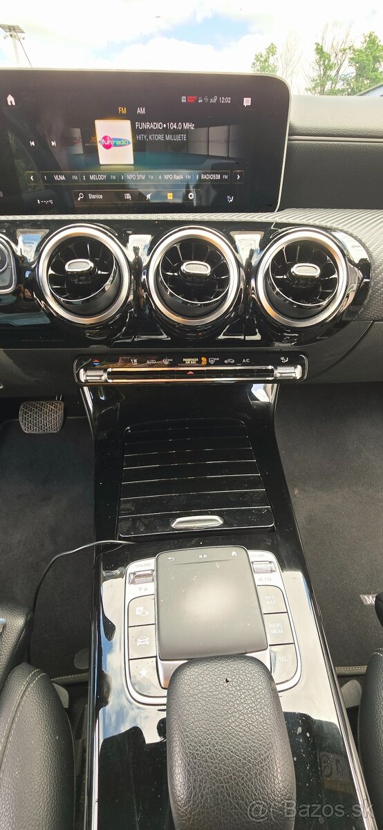 Mercedes-Benz A180D sedan - 11