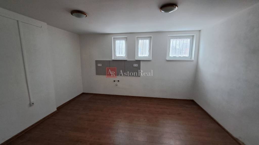 PREDAJ: Výrobno - prevádzkový objekt, Bystrická cesta, Ružom - 11