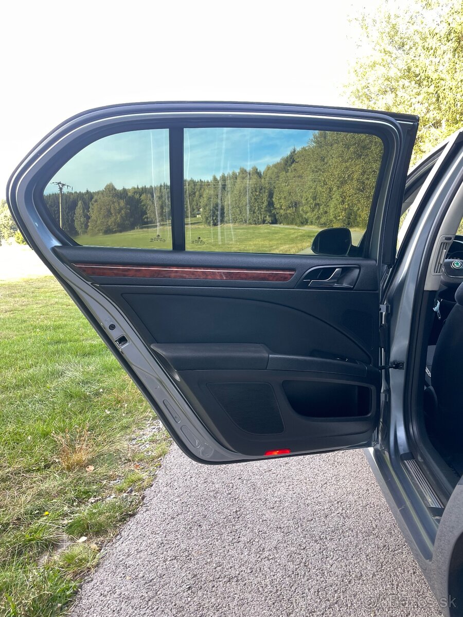 ✅Škoda Superb 2.0 TDI CR 4x4 Elegance Webasto - 11