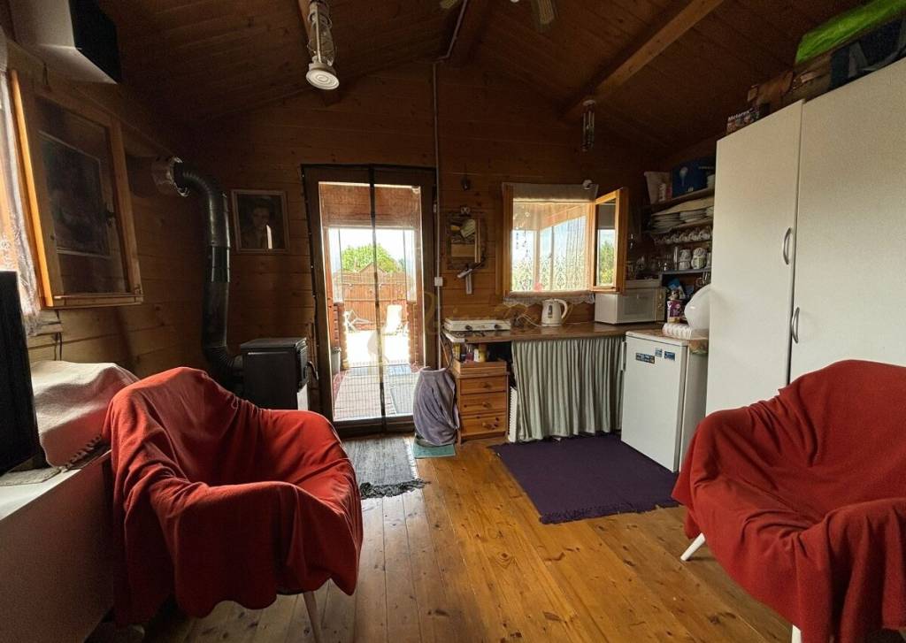 záhrada s drevenou chatou, Žabí majer, BA - Rača - 11