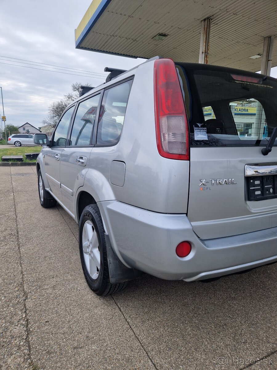 Nissan X-Trail 2.2 dCi Elegance - 11