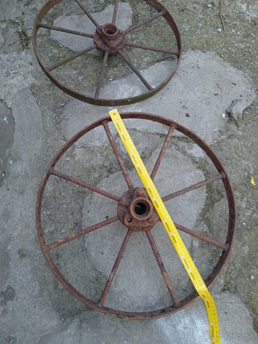 Staré koleso na dekoráciu - 11