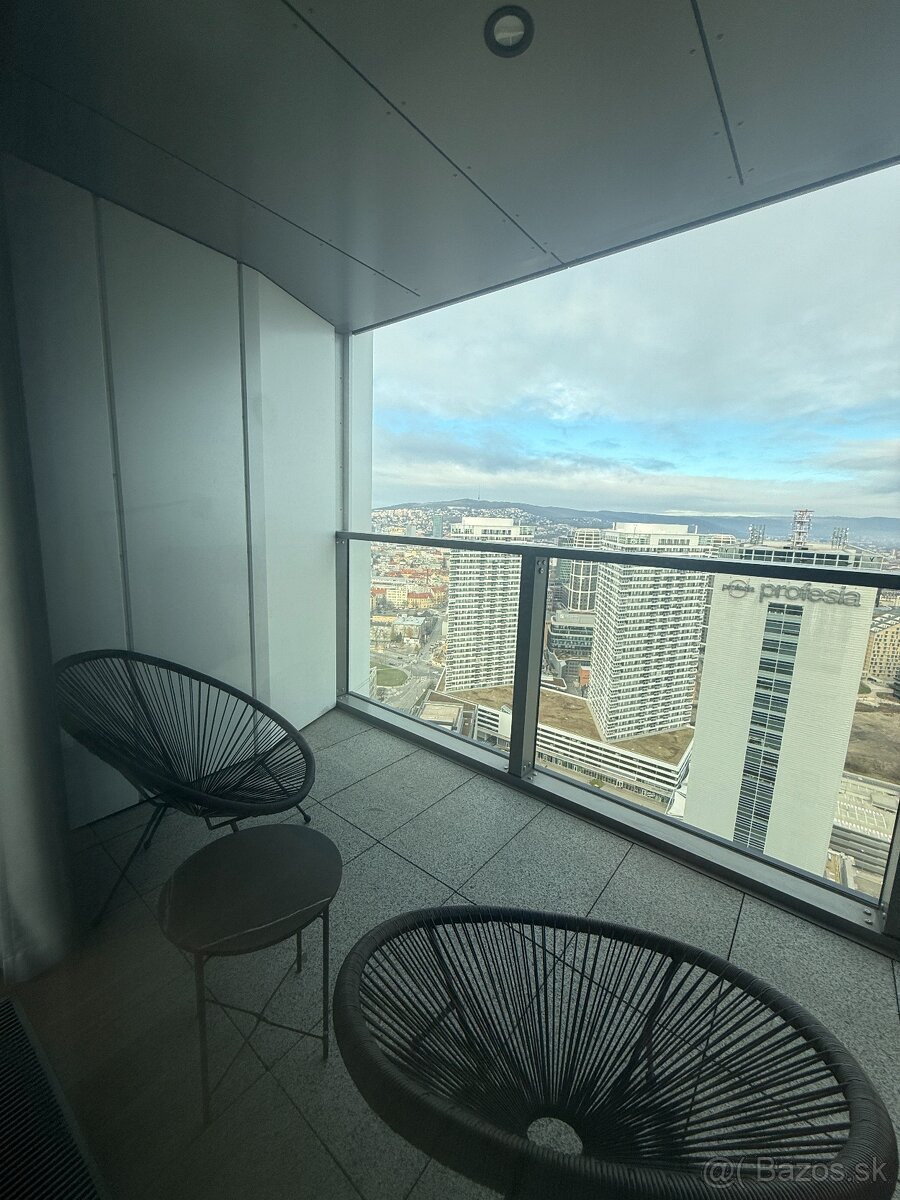 Luxusný 2-izbový byt v EUROVEA TOWER (60 m²) + loggia + park - 11