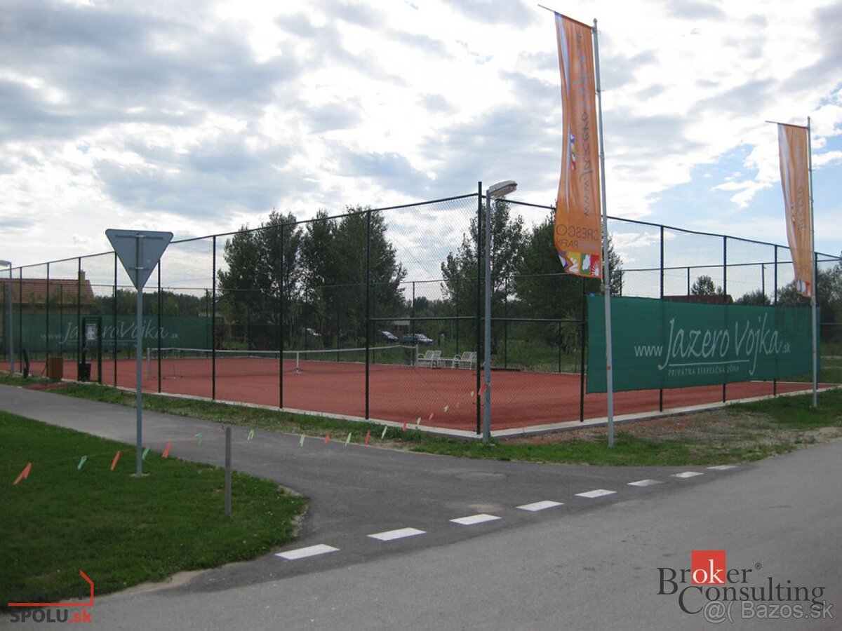 Víkendová oáza pre náročných – pozemok pri jazere v stráženo - 11