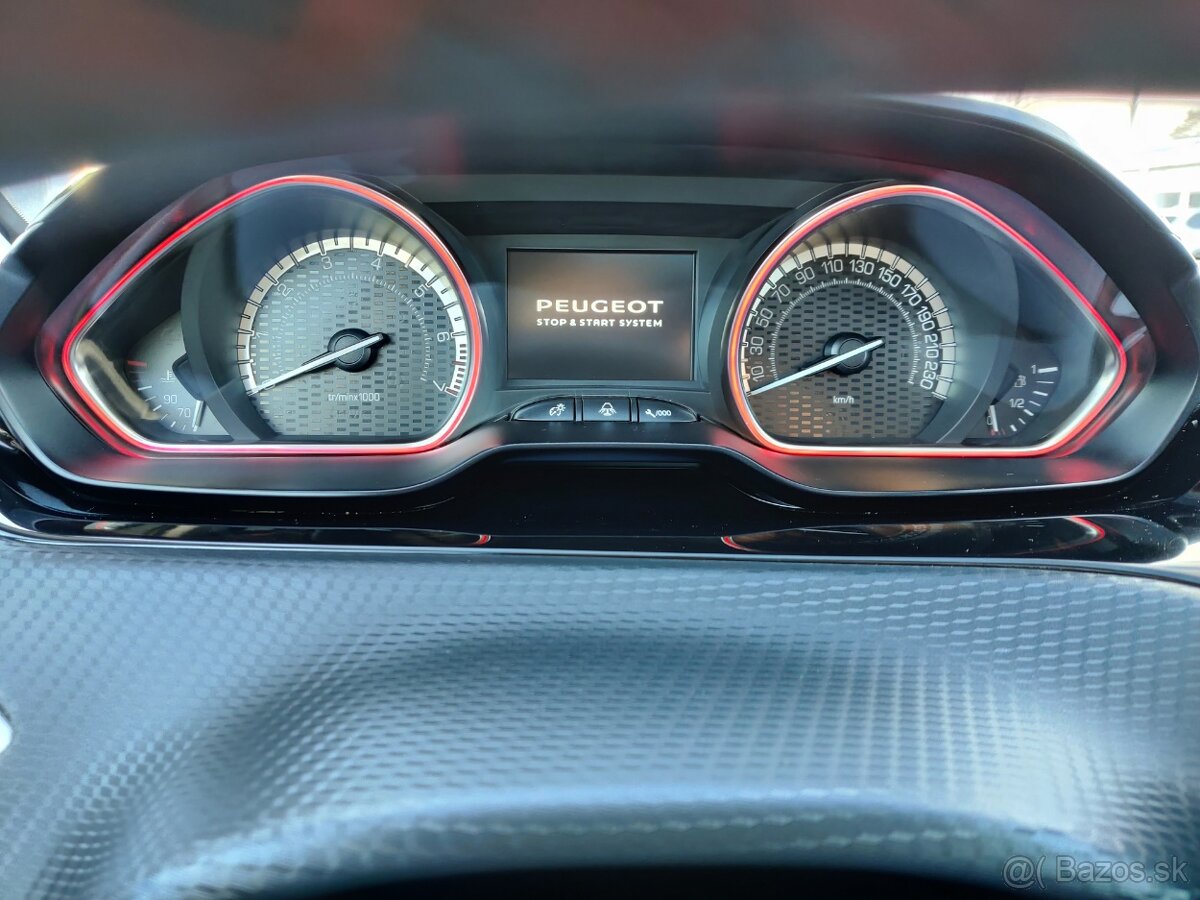 Peugeot 2008 - 11
