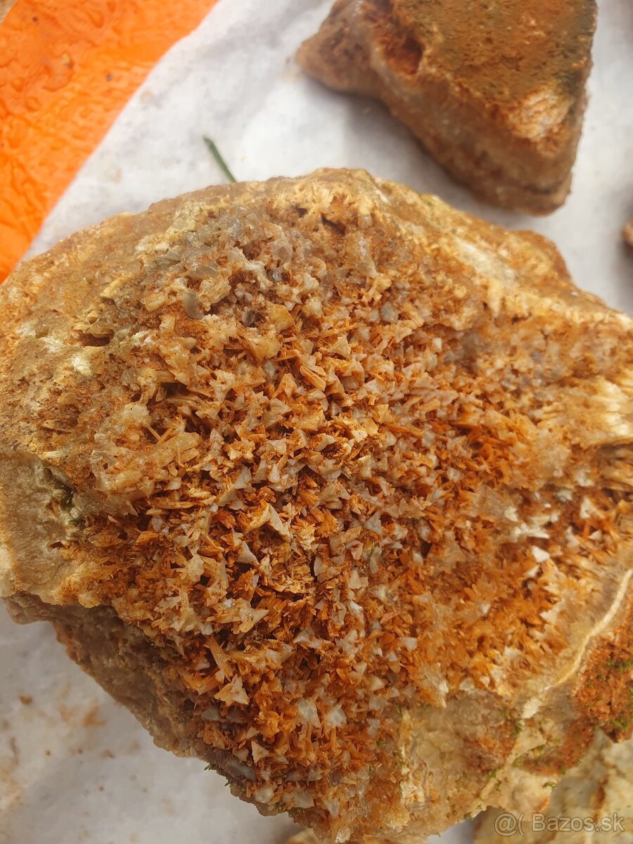 Predám okrasný kameň Vapenec s kryštálom - 11