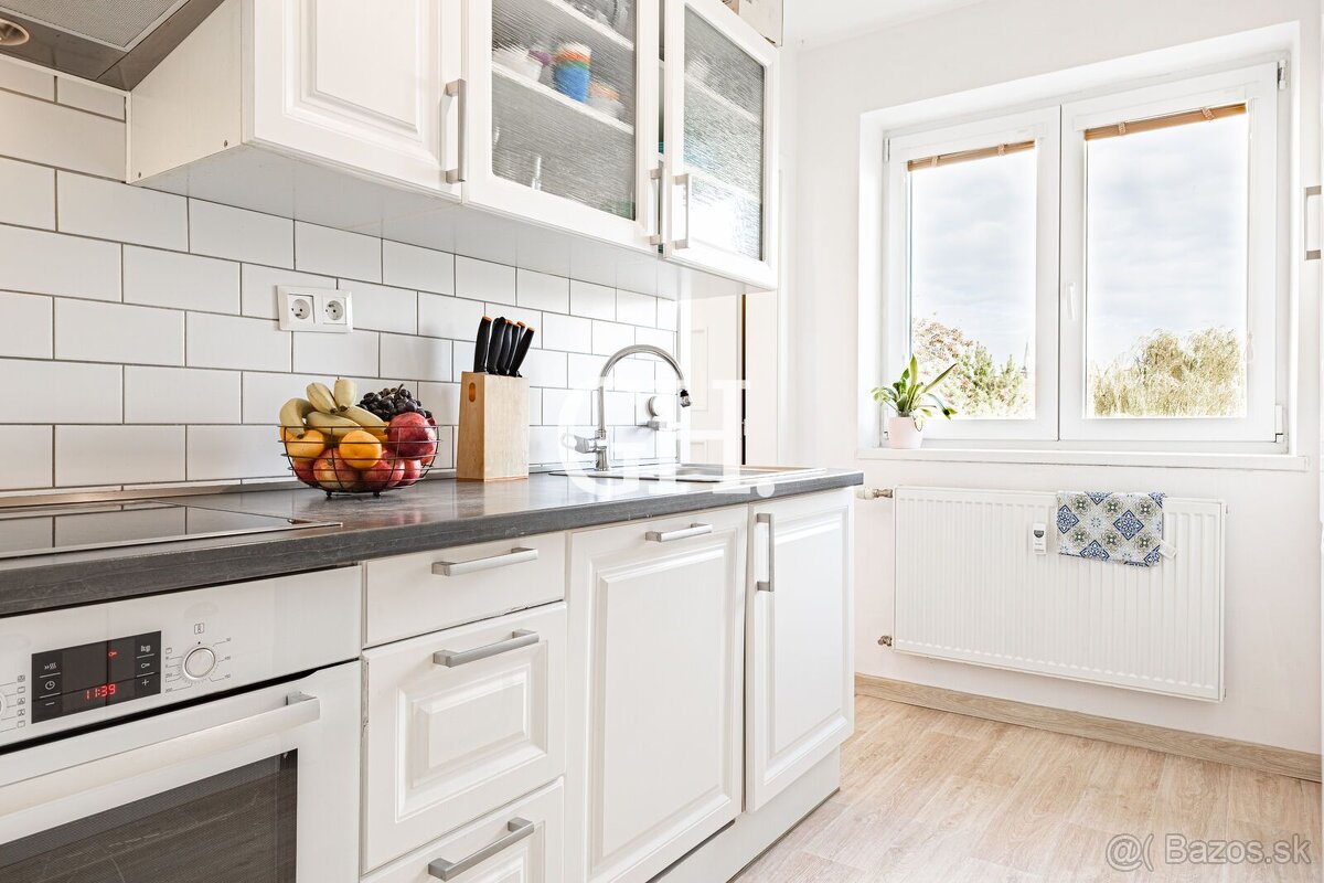 17.Novembra-svetlý 4-izbový byt po kompletnej rekonštrukcii - 11