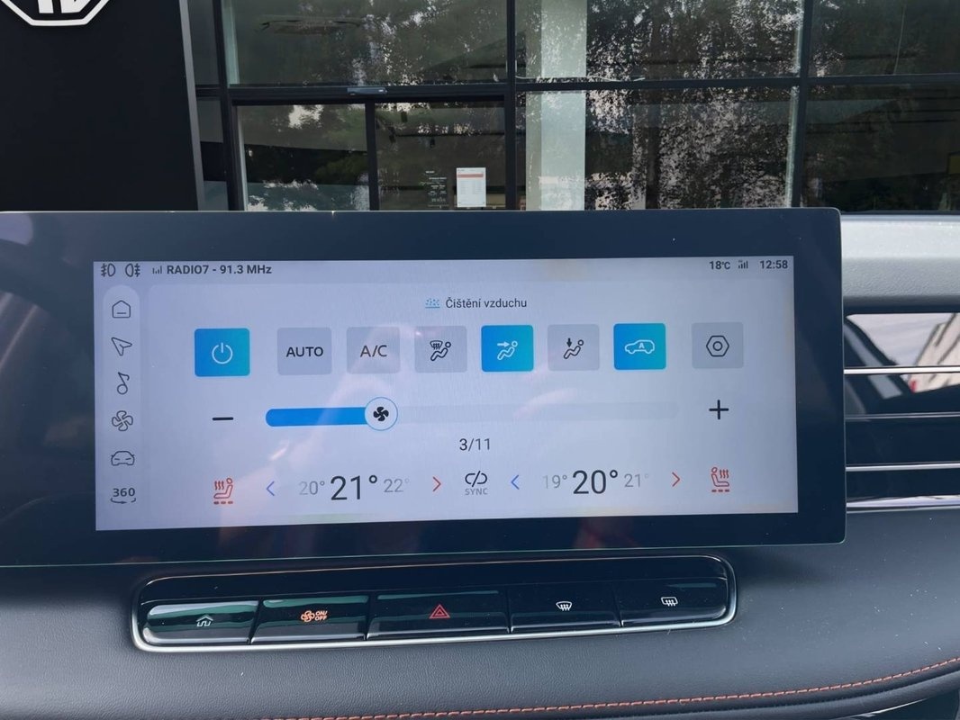 Mg HS PHEV AT EXCLUSIVE - 11