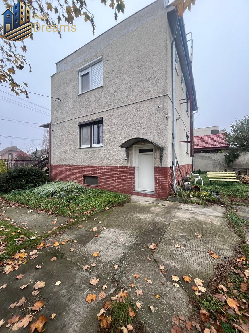 PRIESTRANNÝ 7-IZBOVÝ RODINNÝ DOM S VEĽKÝM POZEMKOM V DLHEJ N - 11