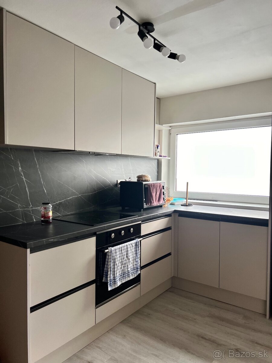 4 izbovy byt / firemný priestor - 11