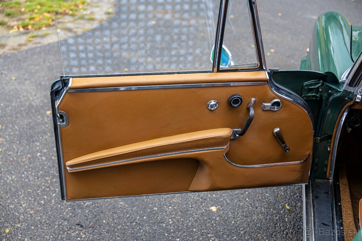 Mercedes-Benz 250SE - 11