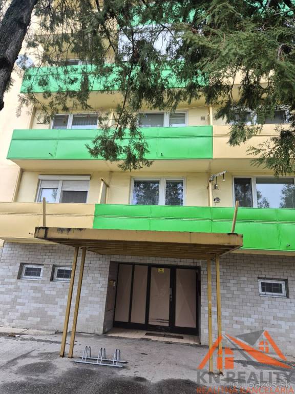 Na predaj veľká garsónka s balkónom Komárno - 11