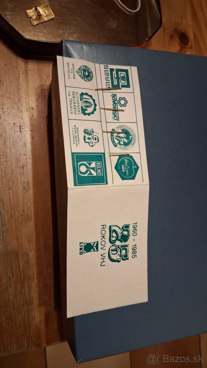 Staré kovové odznaky - 11