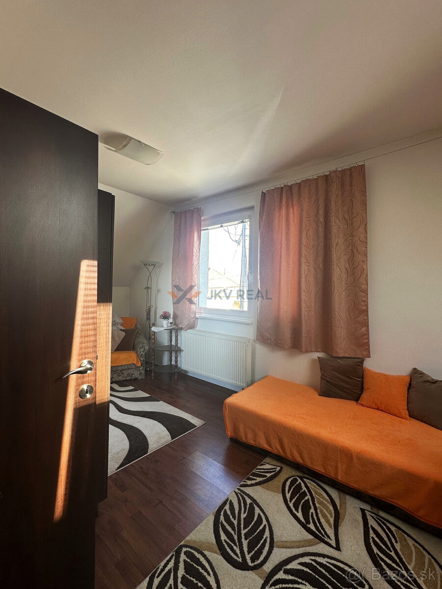 Na predaj poschodový rodinný dom s krásnou záhradkou - 11