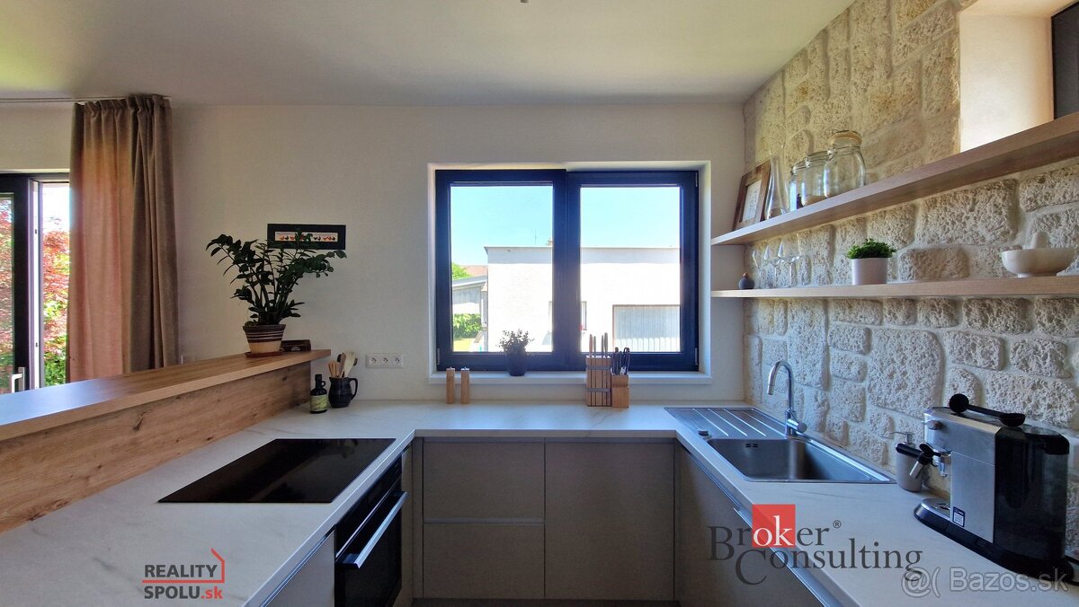 Krásny RD po rekonštrukcii s nádhernou záhradou - 11