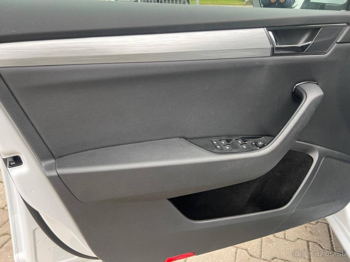 Škoda Superb 2.0 TDI SCR Ambition 4x4 DSG - 11