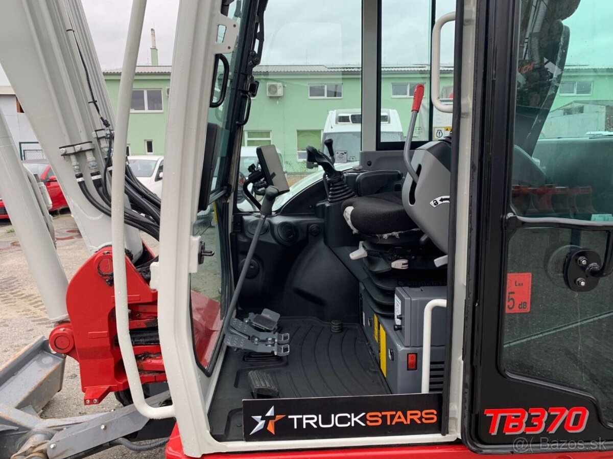 TAKEUCHI TB 370 - RV 2024 260 MTH PLNÁ TOVÁRNÍ ZÁR - 11
