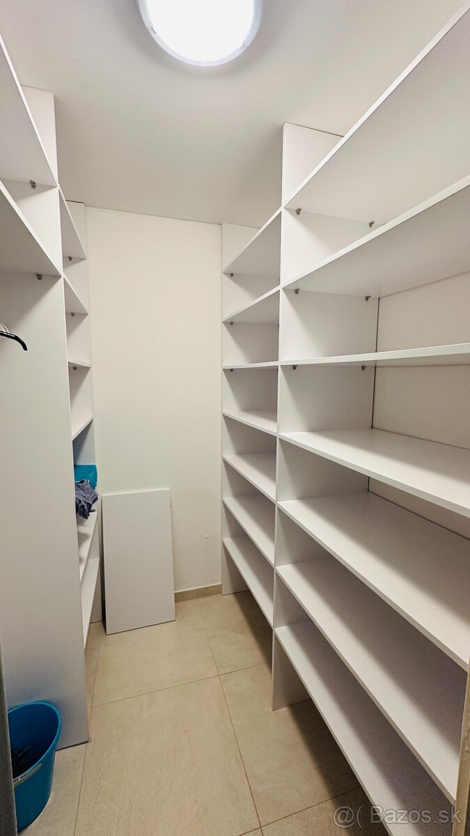 Veľký 3izbový byt v úplnom centre mesta - 11