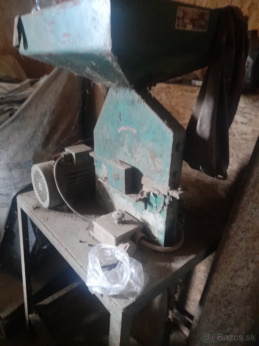 Briketovacie a drviace stroje - 11