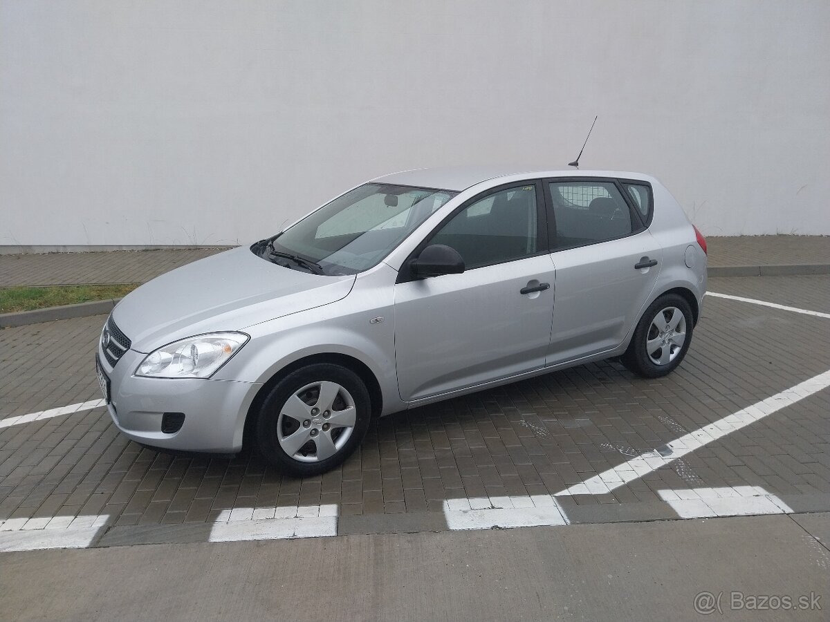 Predám KIA Ceed 1.4 16V CVVT, 77 kW Klíma nova stk ek - 11