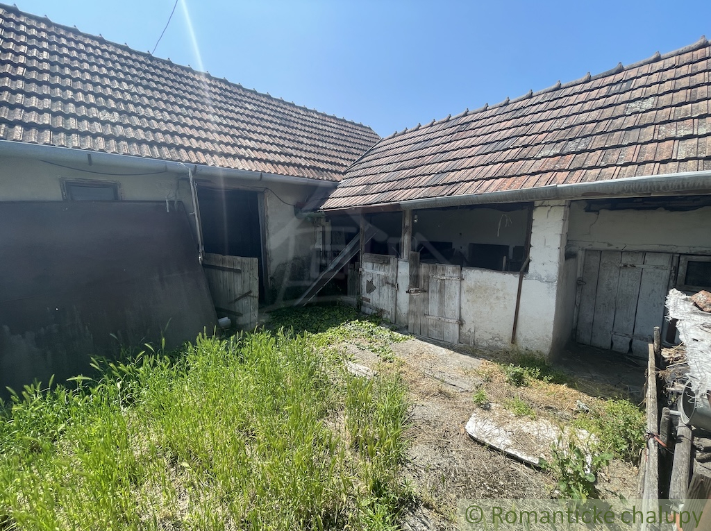 Rodinný dom vhodný na rekonštrukciu v kľudnej časti obce T - 11