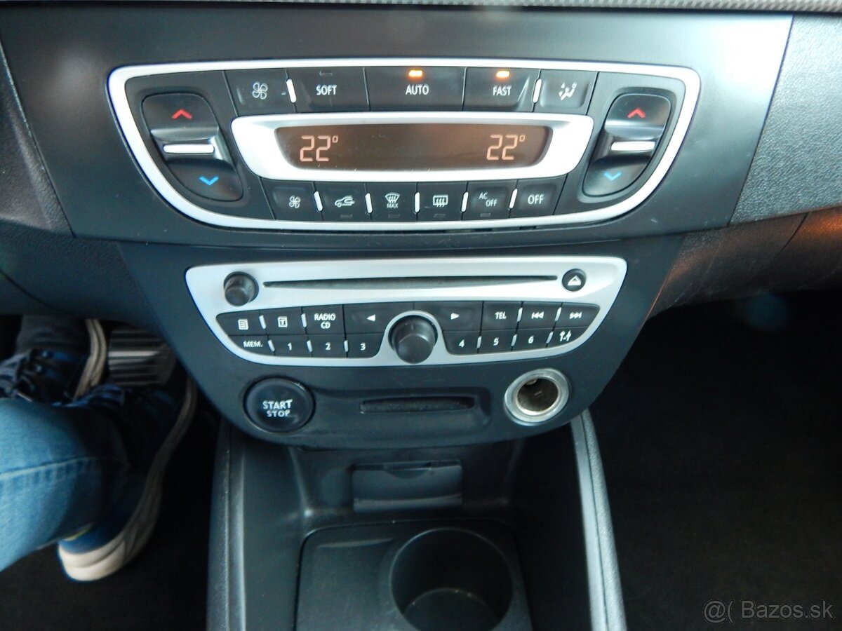 Renault Fluence 1.6 16V Confort - 11