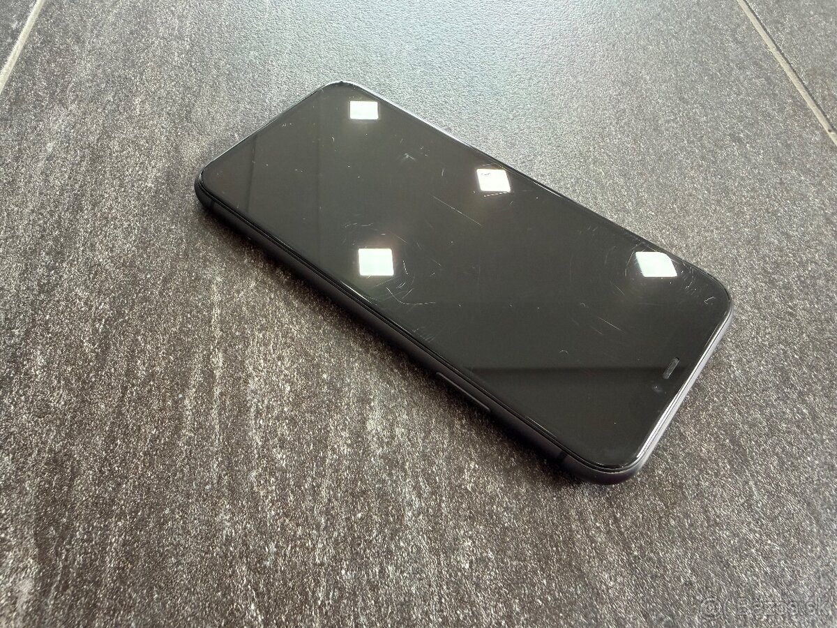 Apple iPhone 11 64 GB Black - 11