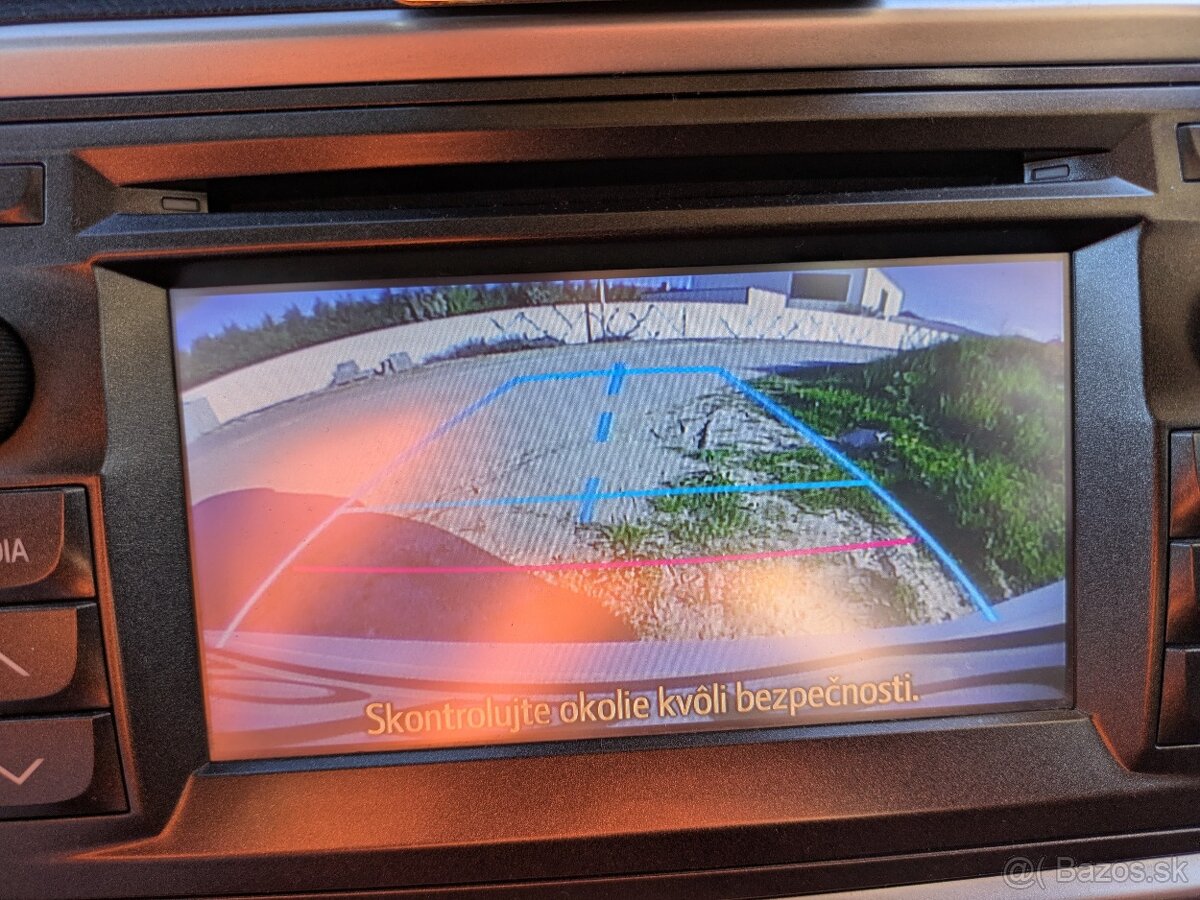 Toyota Auris TS 1.8 Hybrid - 11