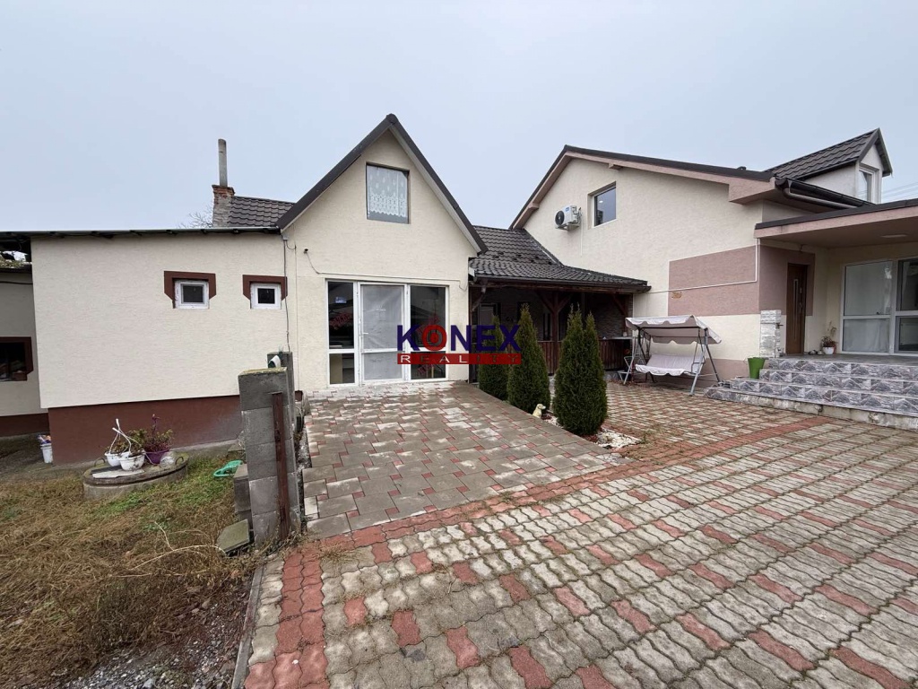 NA PREDAJ – Priestranný poschodový rodinný dom HRAŇ - 11