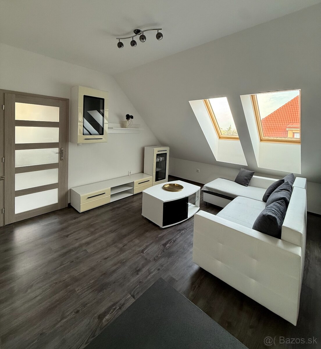 3-izbový byt s terasou, parkovaním vo dvore-Hegyeshalom - 11