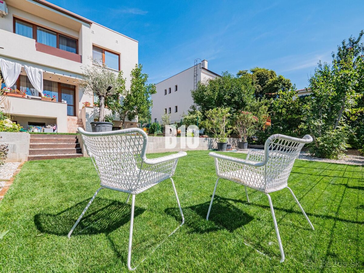 PRIESTRANNÝ rodinný dom v TOP lokalite NITRA - ZOBOR - 11