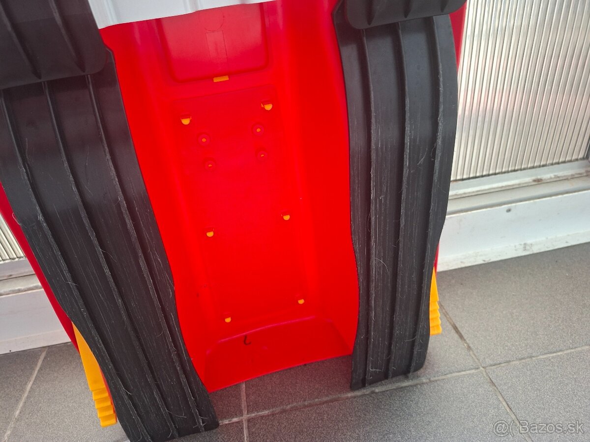 Boby s volantom do snehu - 11