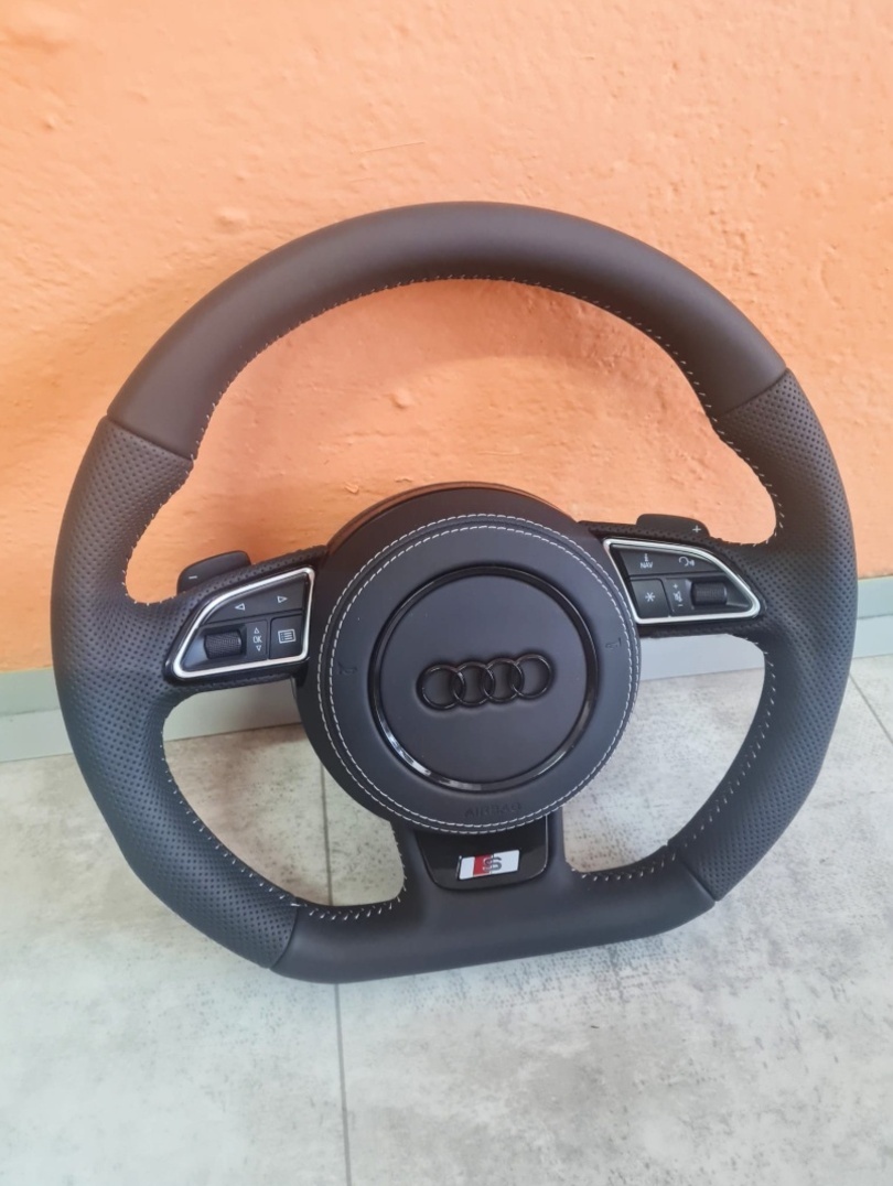 AUDI MULTIFUNKCNY VOLANT S AIRBAGOM A PADLAMI, biela niť - 11