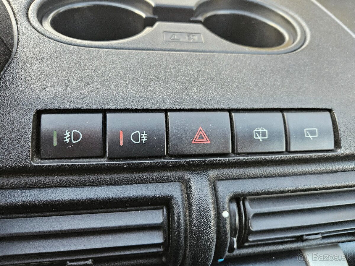 Land Rover Freelander 4x4 klima panorama zjazdový asistent - 11