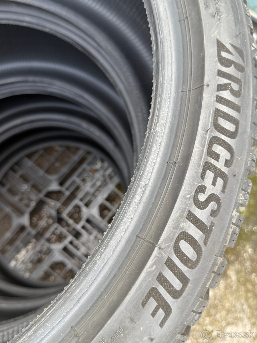PREDÁM 4 kusy zimné pneumatiky BRIDGESTONE 275/35 R21 103V - 11